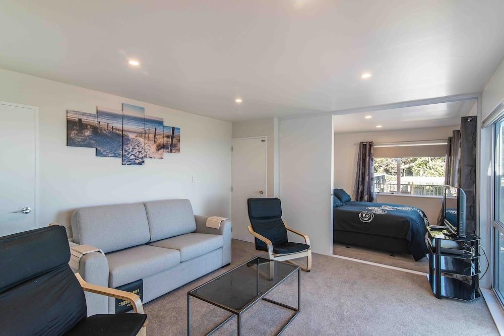 D&J's Secret Hideaway Living Area