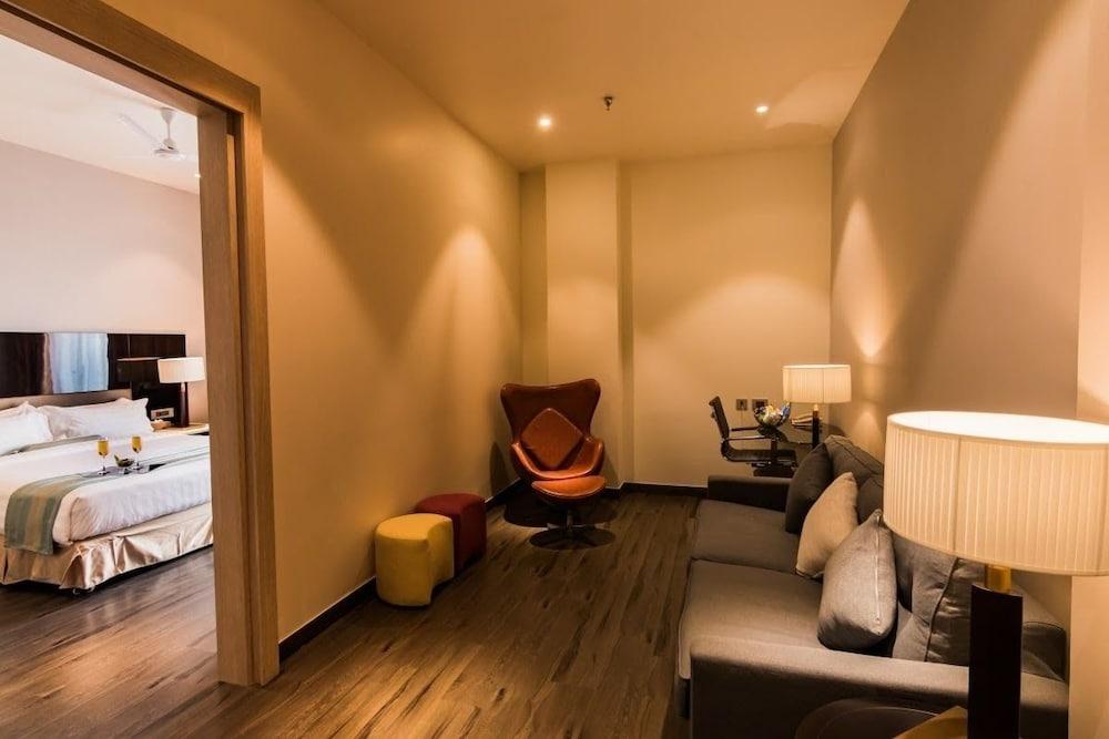 Amara Gateway Hotel Living Area