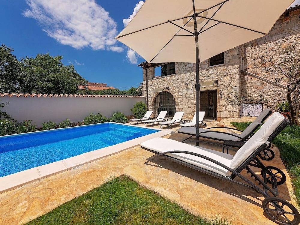 Charming Holiday Home With Private Pool Near Porec and the Beach Waterslide