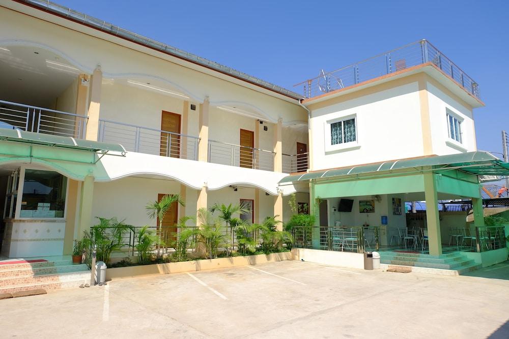 R J House Resort