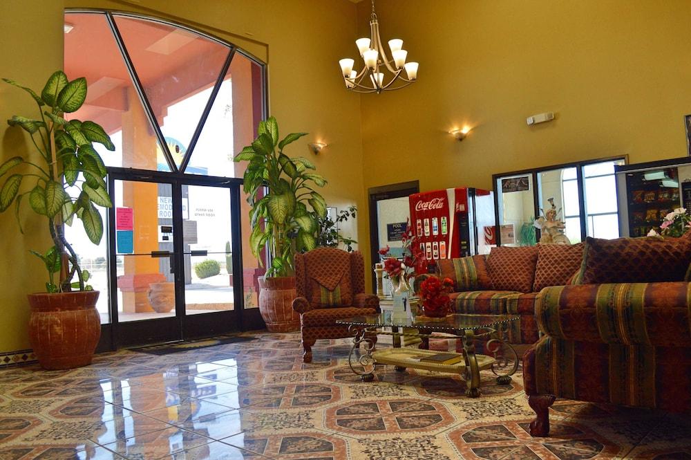 Days Inn by Wyndham Carlsbad Lobby
