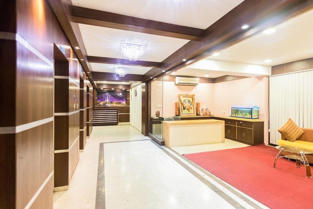 LYNQ CICO Lobby Sitting Area