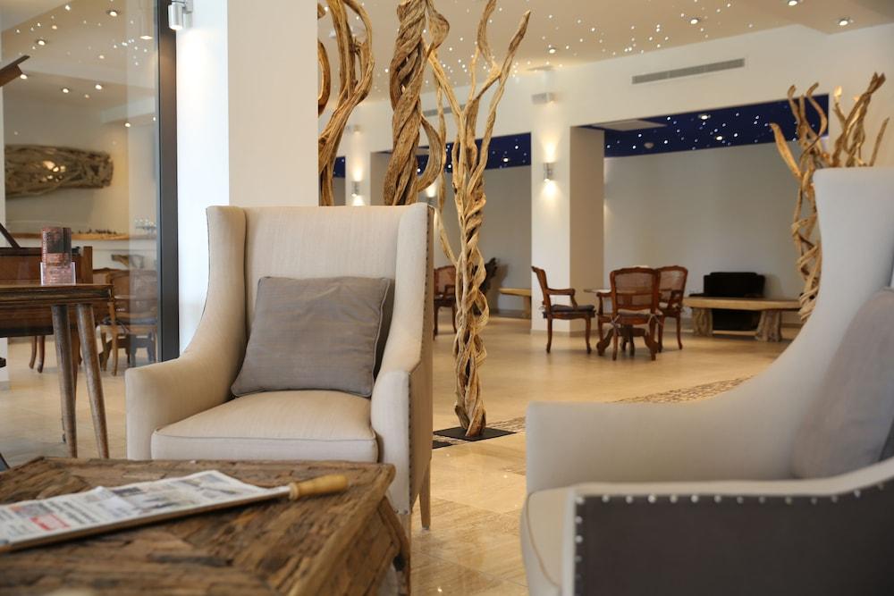 Campo Dell'Oro Lobby