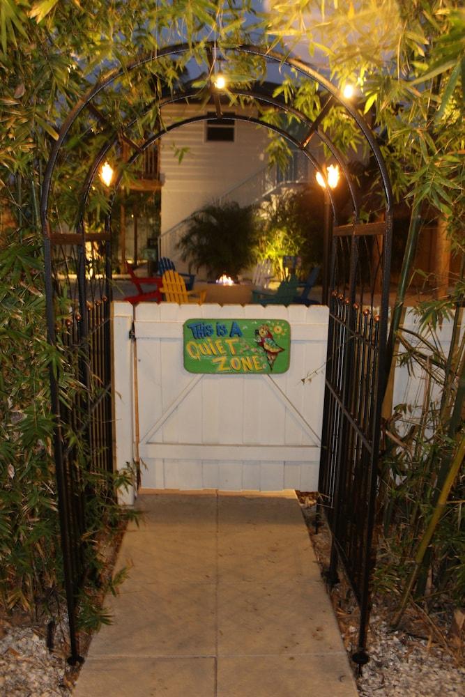Siesta Key Palms Resort Exterior