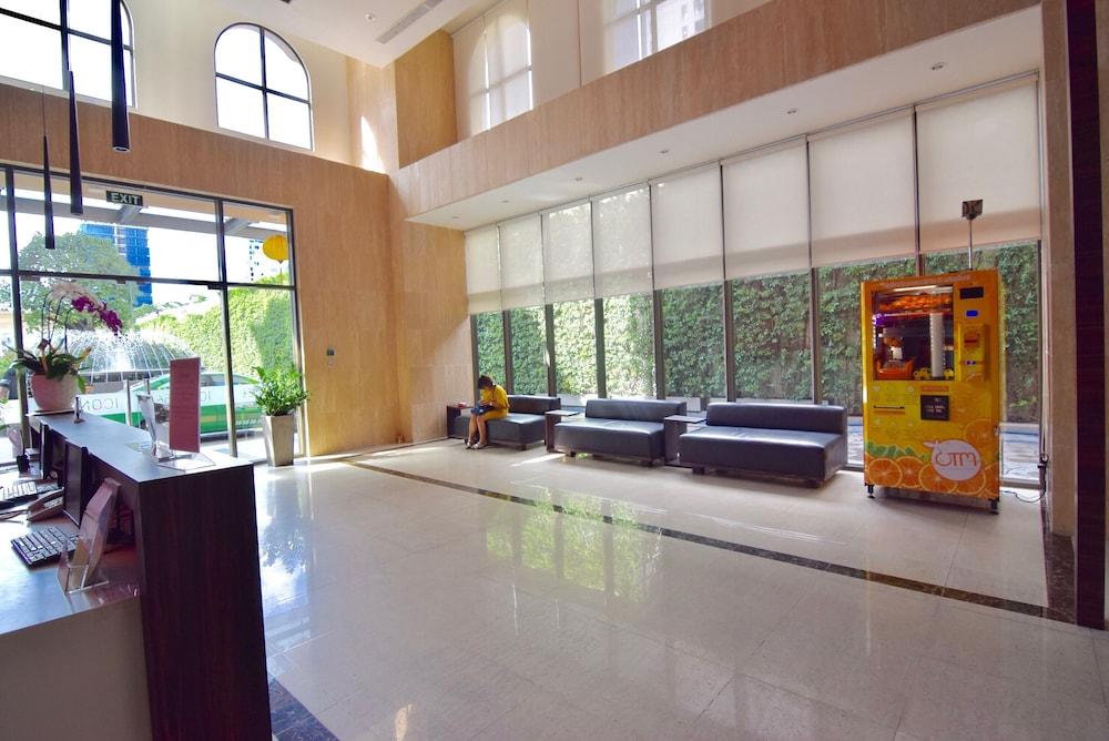 Linh Tran Apartment Lobby Sitting Area