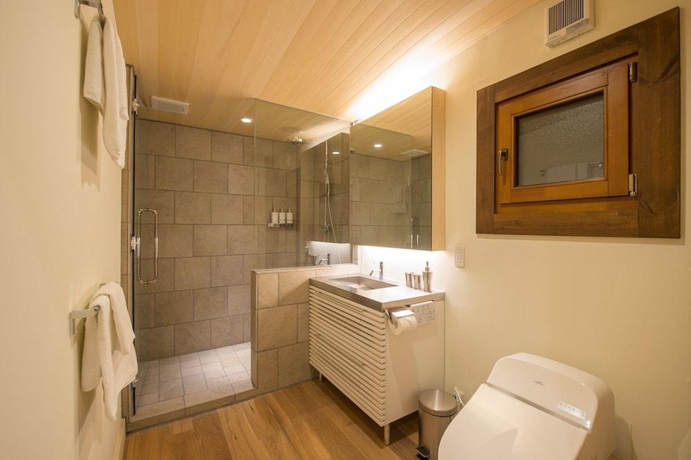 Koho Bathroom