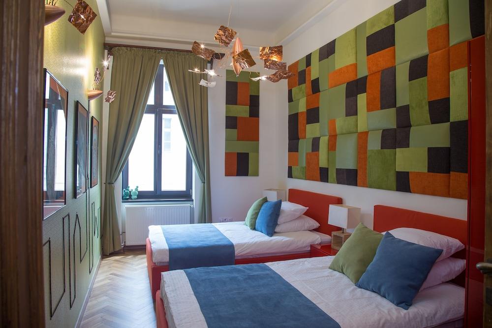 أرينا أبارتمنتس 2