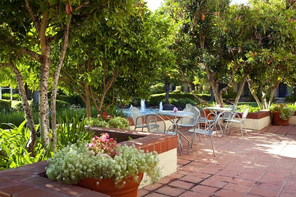 Four Points by Sheraton Pleasanton Property Grounds