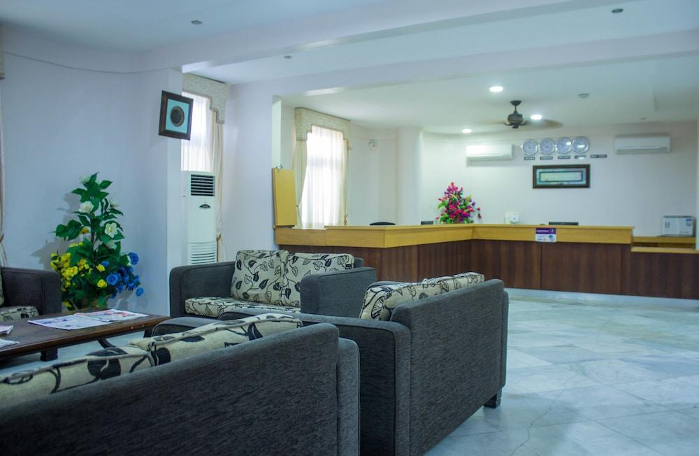 Oceanic Resort Lobby Lounge