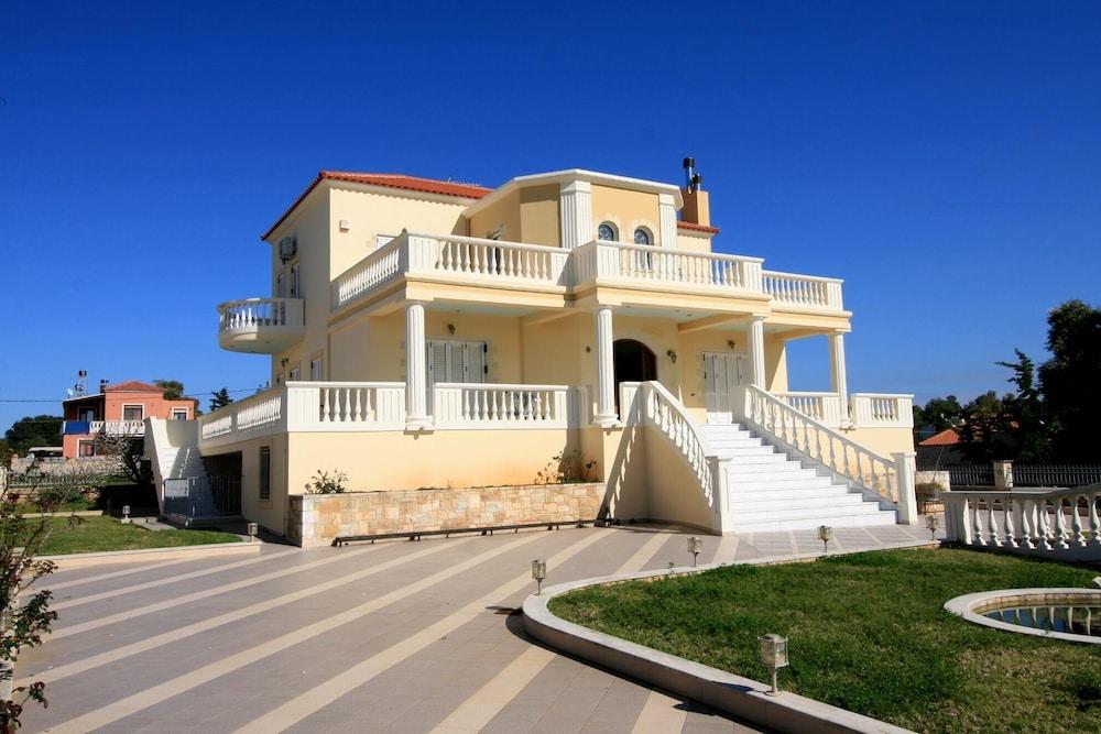 Luxurious Villa Anthi