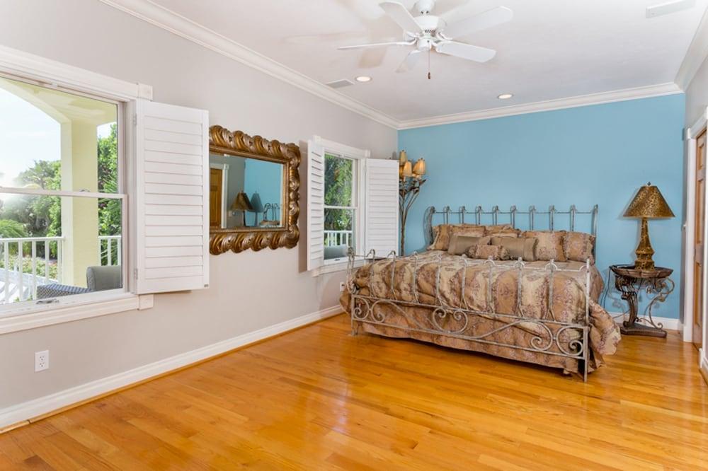 Rainbows End Room