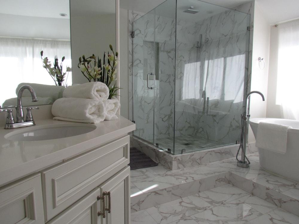2 Floors House with Pool and Huge Relax Bathroom