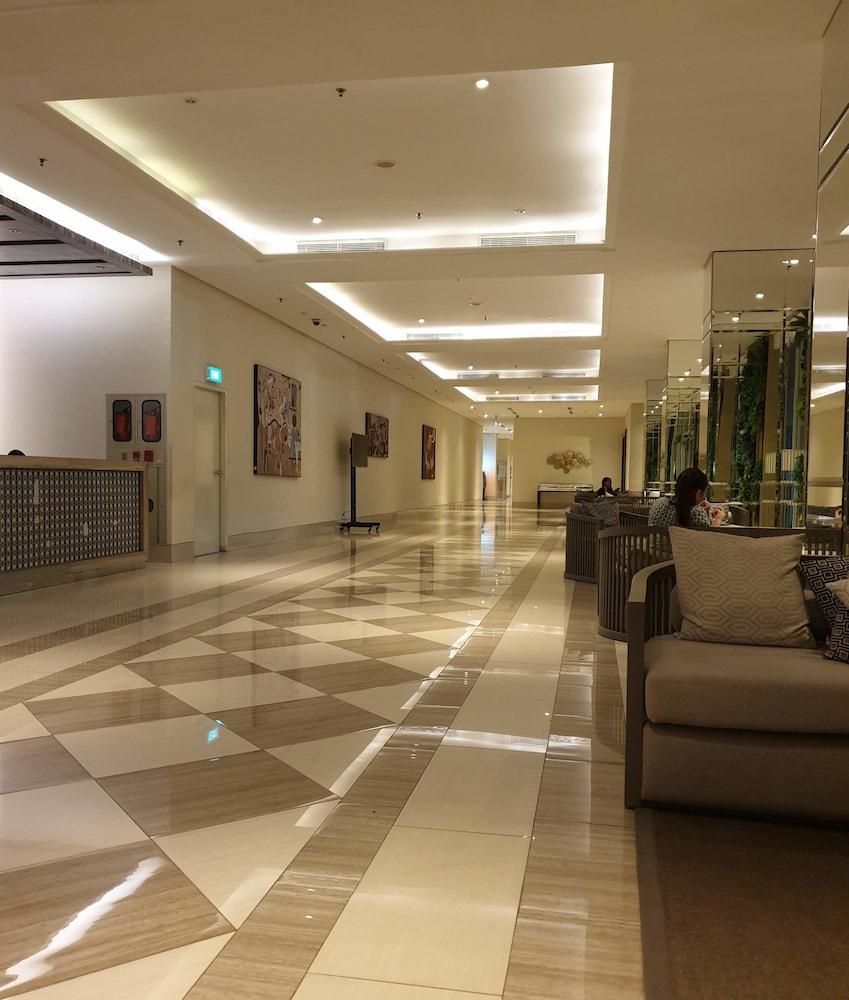 Cosmy Tanglin Apartment Lobby