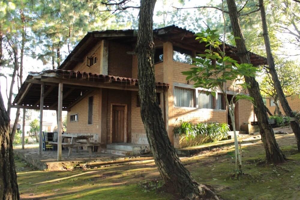 Cabañas Los Adobes Property Grounds