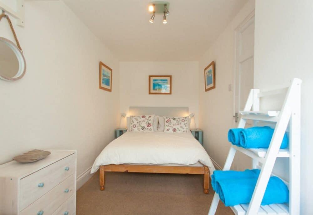 Harbour View Cottage Room