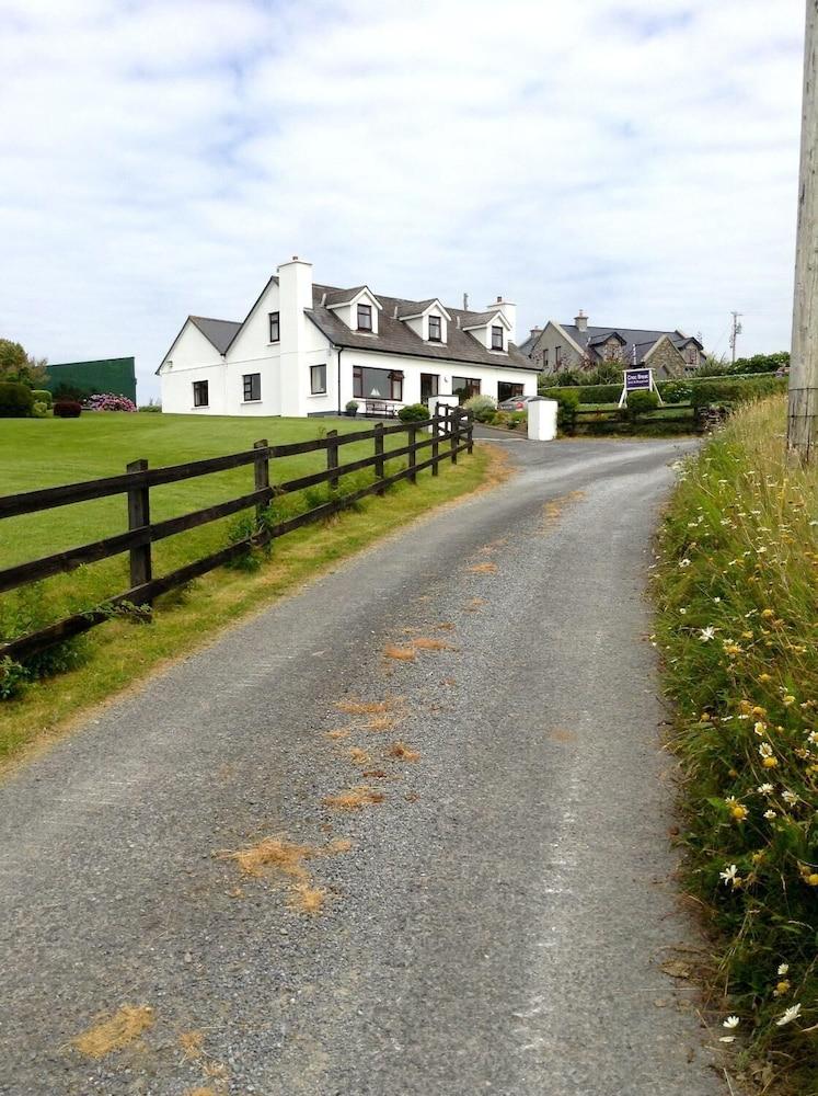 Cnoc Breac Exterior