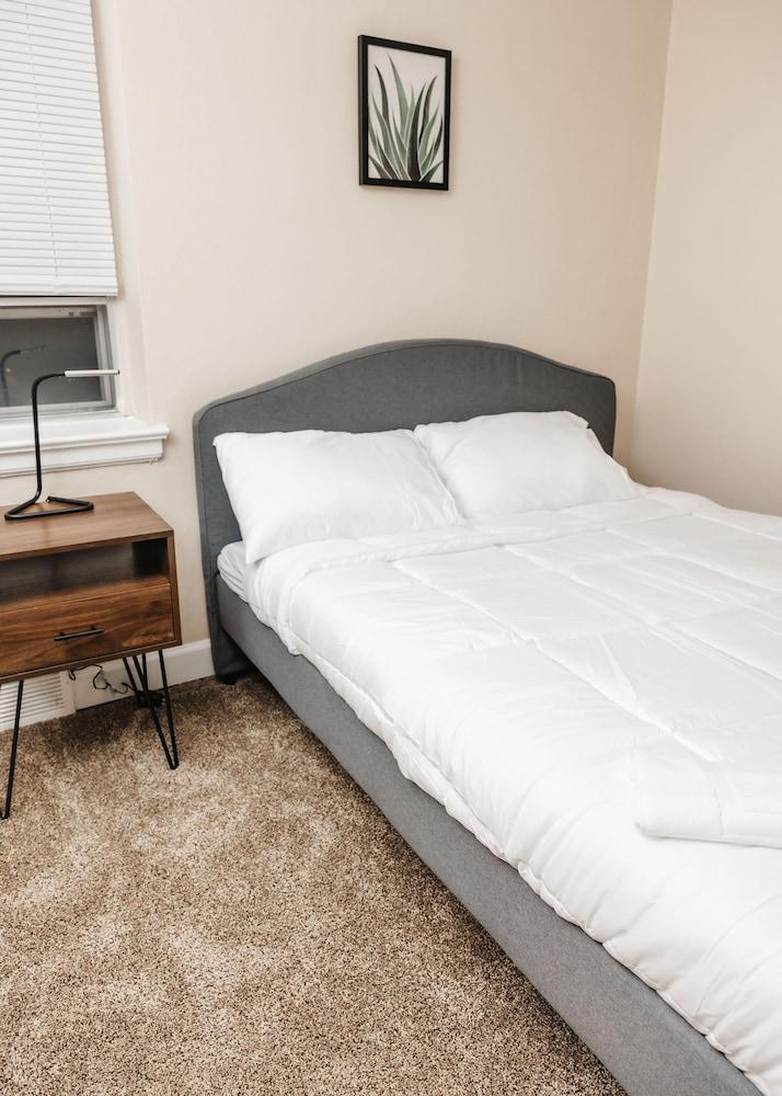 Inviting Weekend Getaway in Clayton With Pool Room