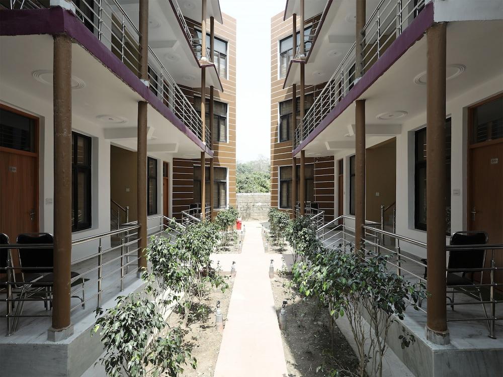 OYO 14631 Madhuban Resort