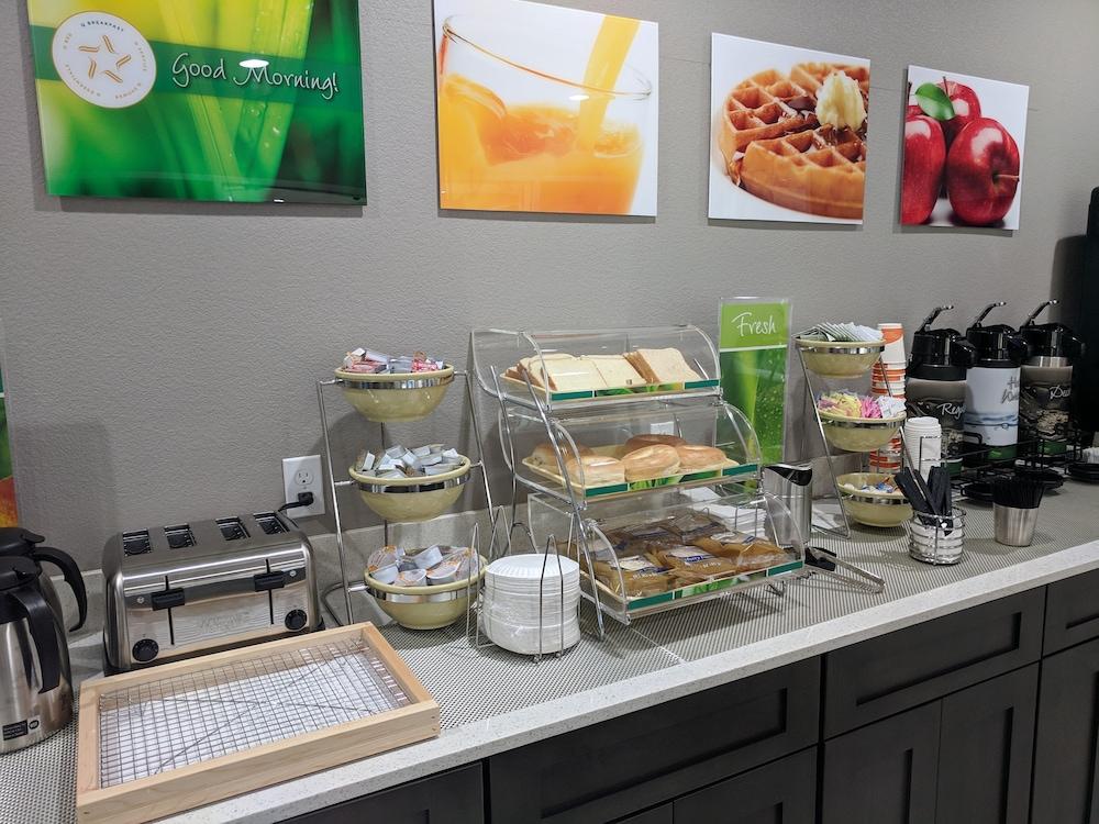 كواليتي إن باتون روج إيست آي 12