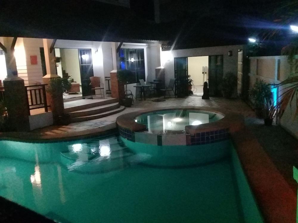 4 بد روم هاوس آند برايفت بول باتايا الصورة الأساسية