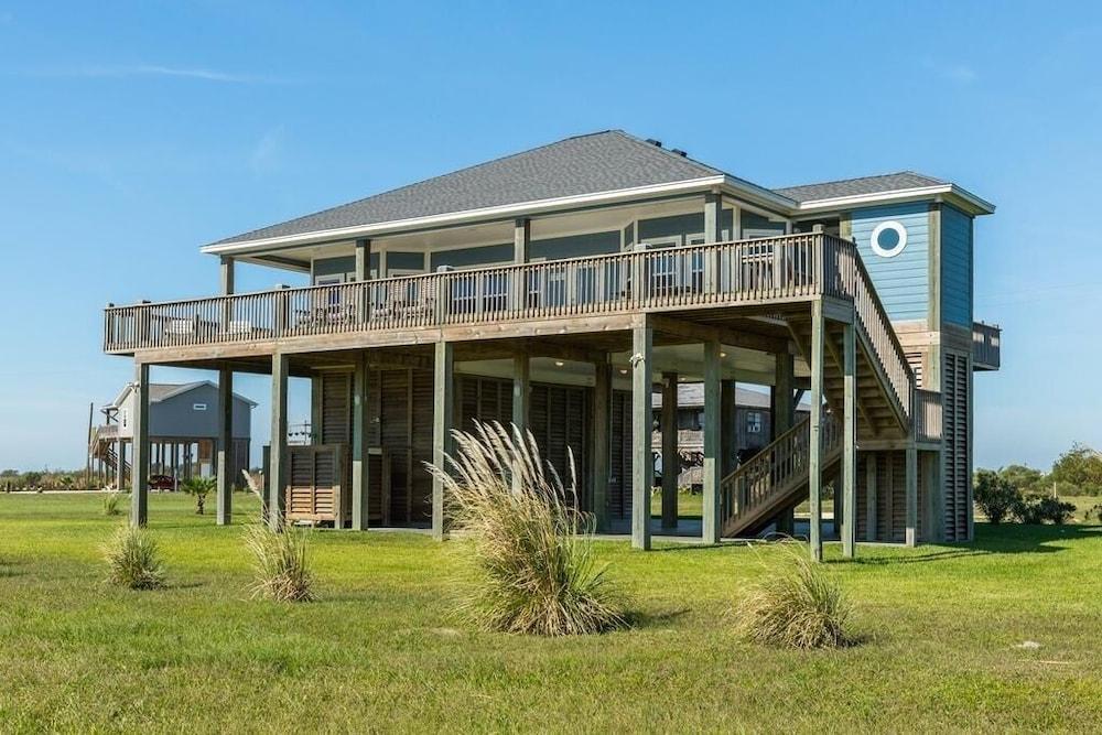 Pajarita Blanca 3 Bedroom Home by Redawning