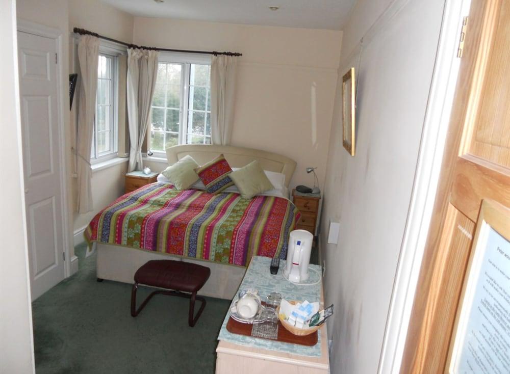 The Elms Guest House Guestroom