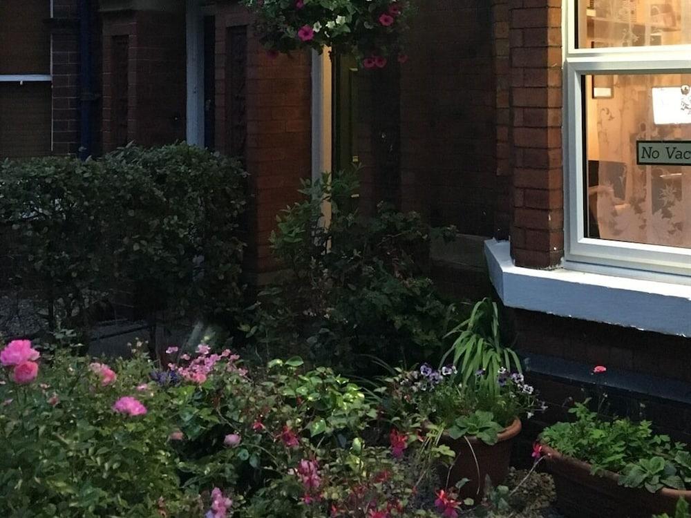 بورتون فيلا جيست هاوس المنطقة الخارجية