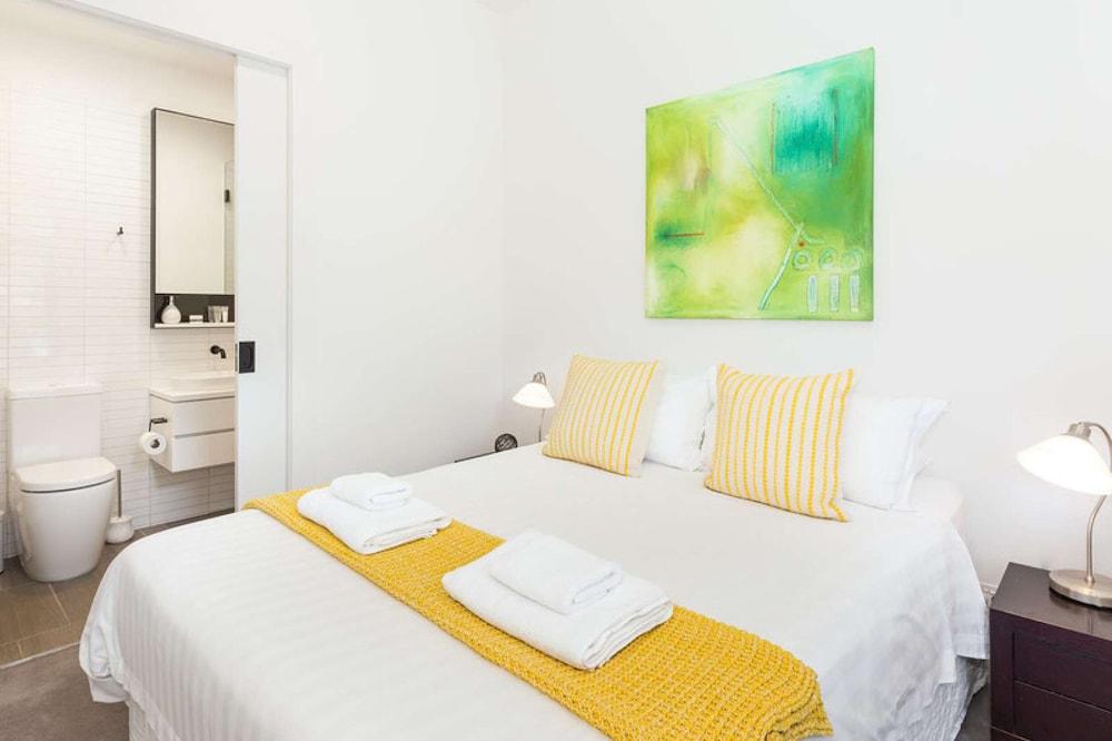 Class, Style and Location in Carlton Room