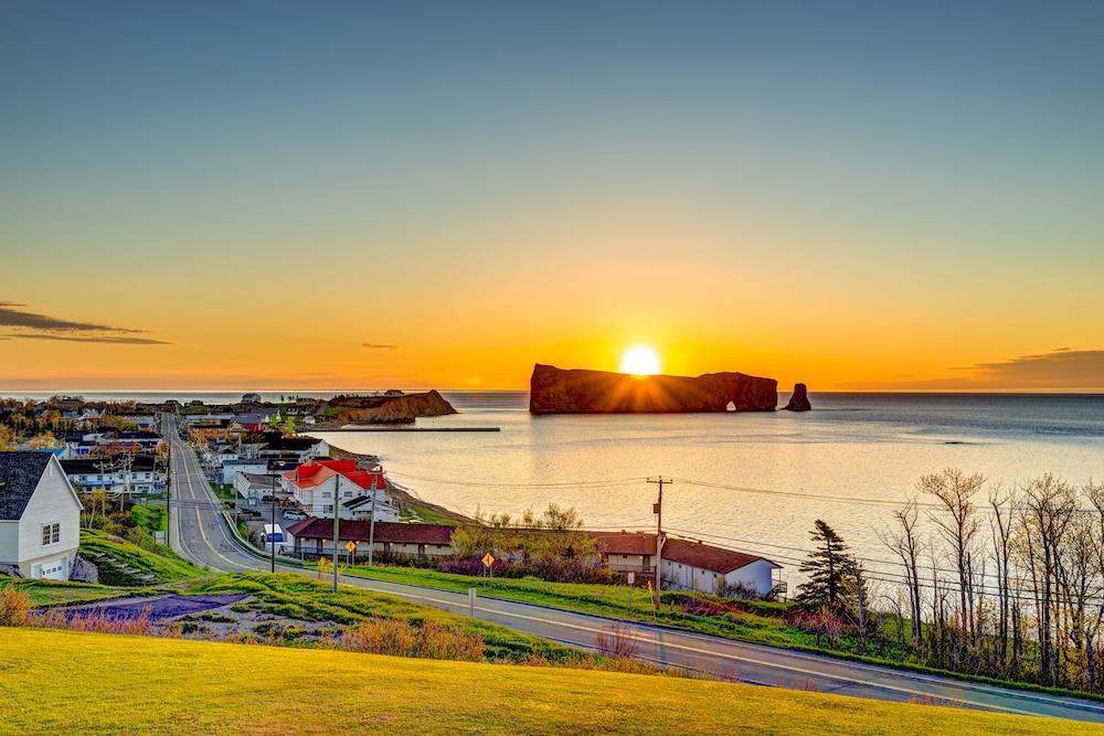 Riotel Percé Featured Image