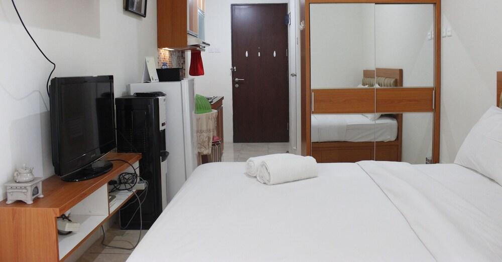 Compact Studio Tamansari Panoramic Apartment Room