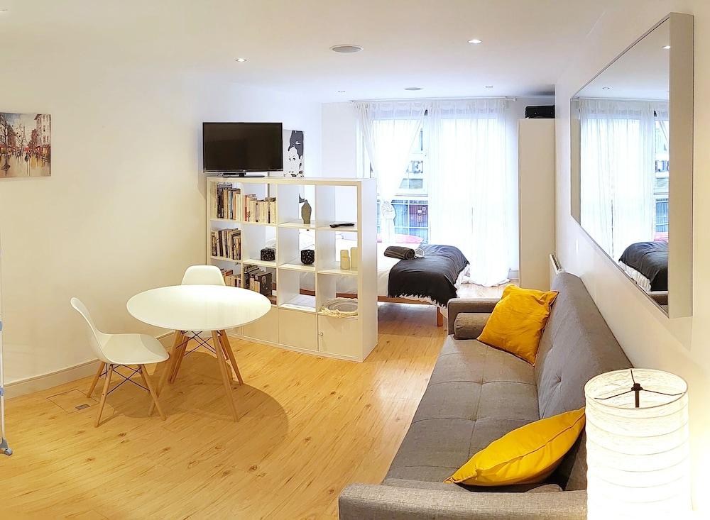 The Wilde riverside studio-flat Interior
