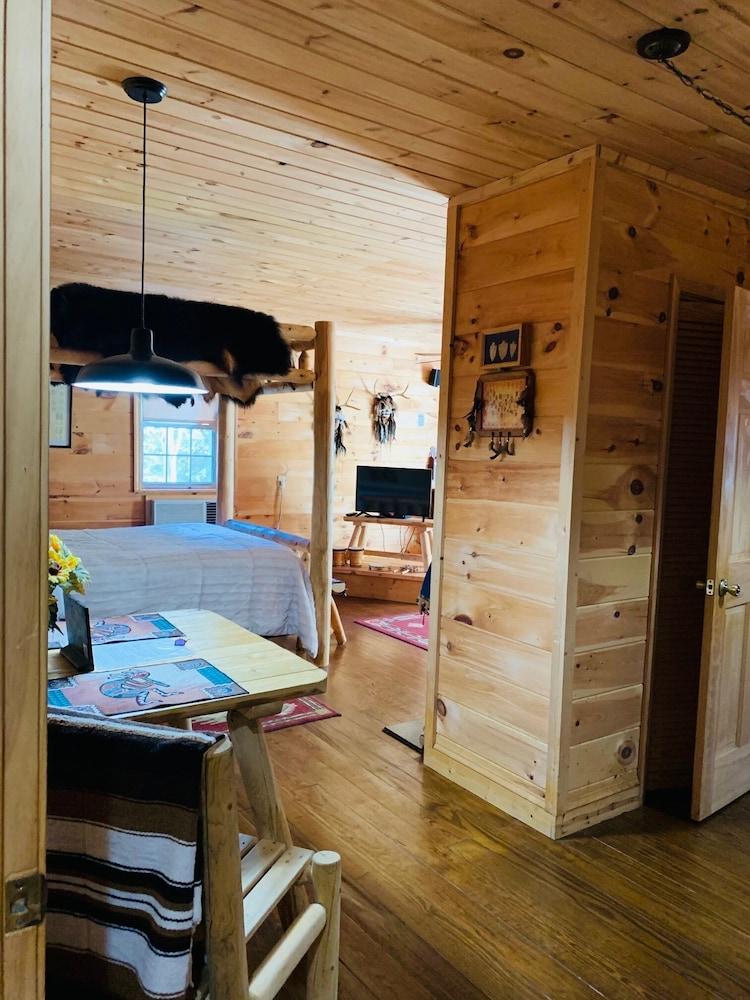 ميستي ماونتن رانش بد آند بريكفاست كابينز أخرى