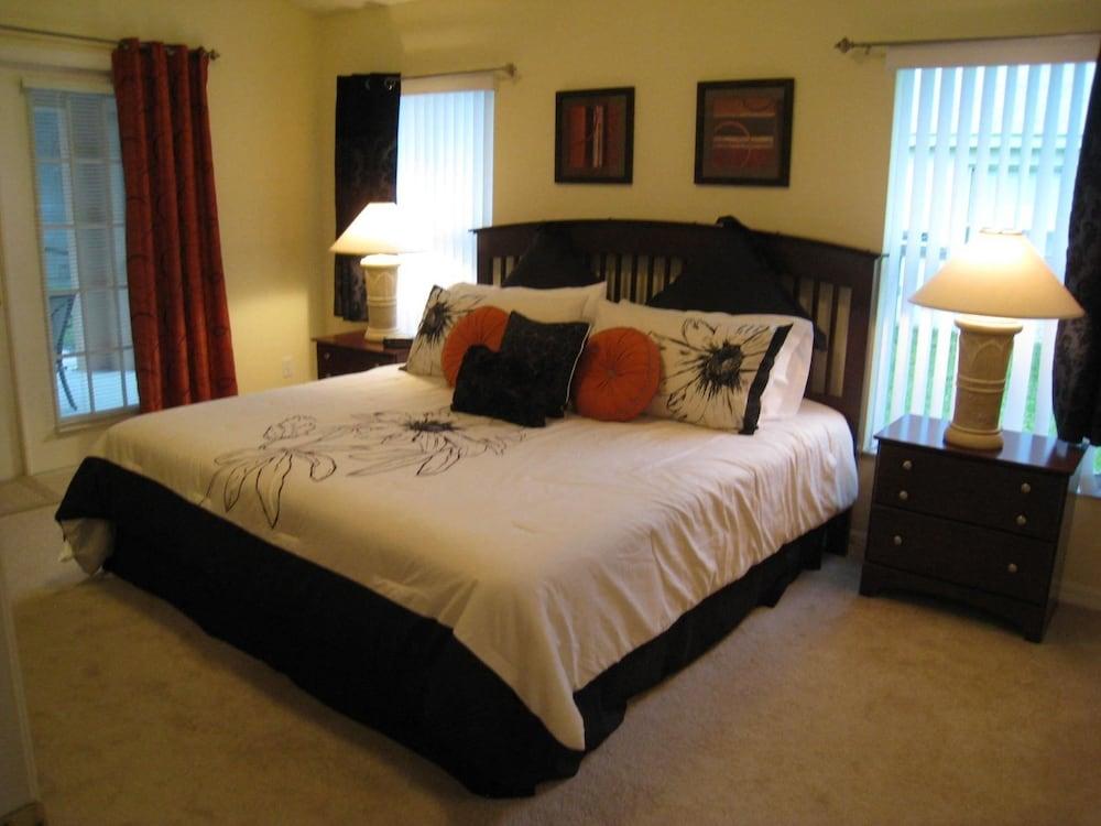Stunning 4 bed Villa With South Facing Pool and spa With no Immediate Rear Neighbors - 309 Room