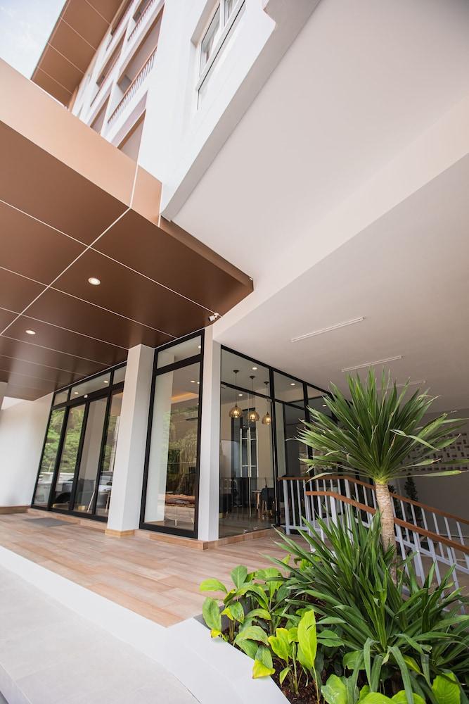 Palmetto Condominium Exterior detail