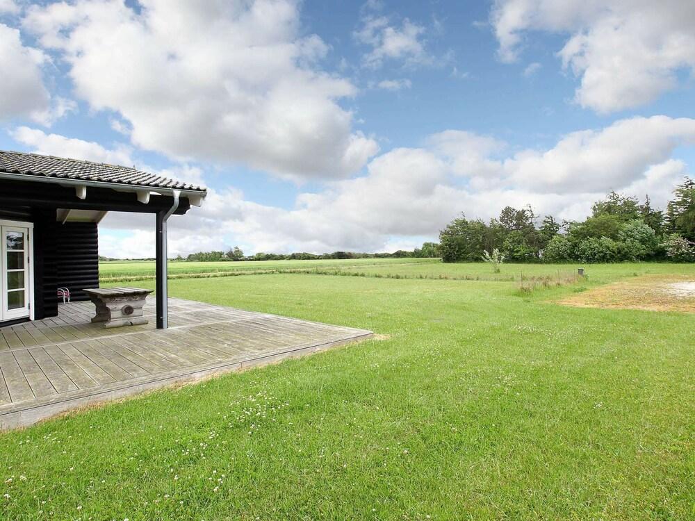 Spacious Holiday Home in Dannemare near Forest Property Grounds