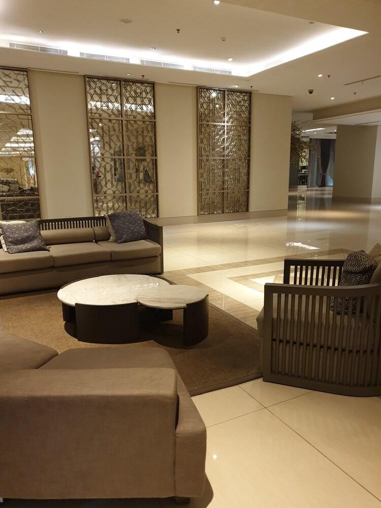Cosmy Tanglin Apartment Lobby Sitting Area