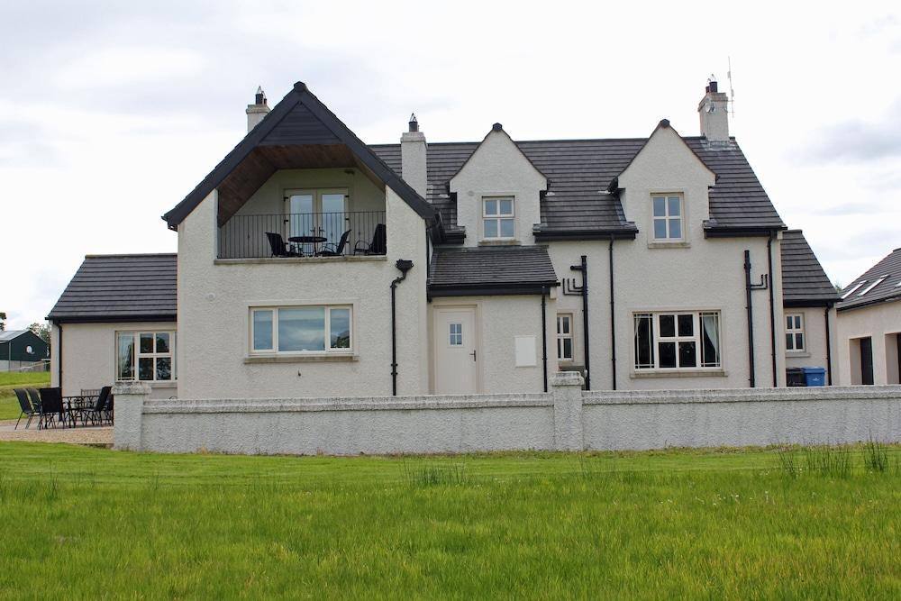 The Willows at Mullans Bay Exterior