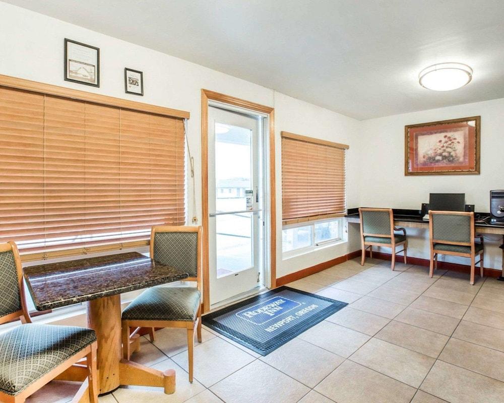 Rodeway Inn Newport Lobby