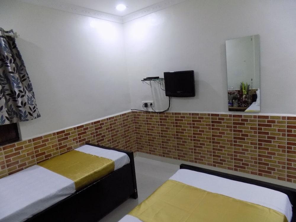 Sharmin Residency Room