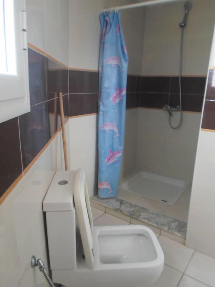 Résidence Bloc C Bathroom