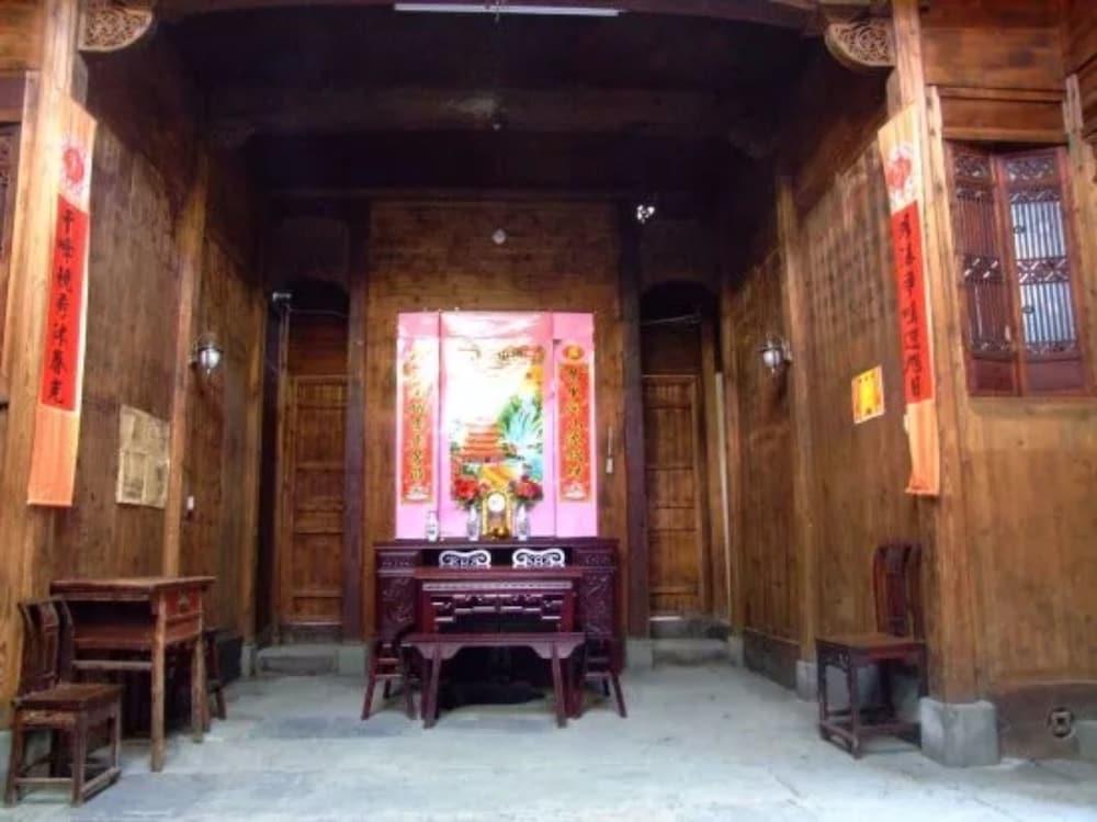 Wuyuan Qingyuan Guanting Guest House Lobby