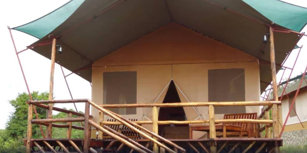 Paraa Safari Lodge Exterior