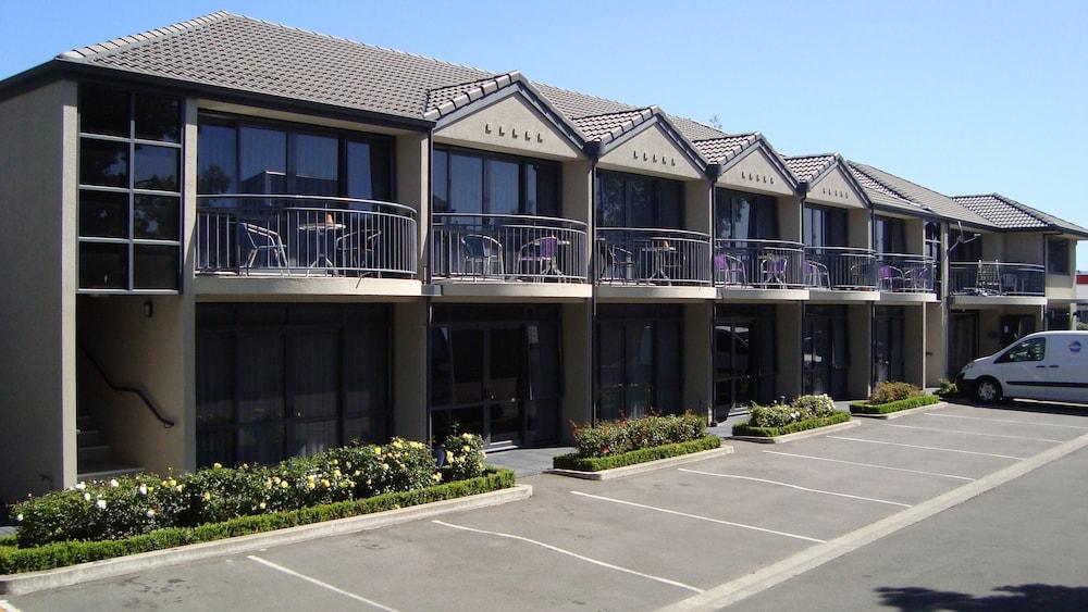 Azena Motels Featured Image