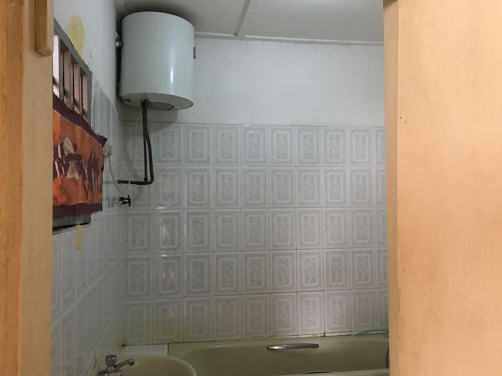 Conquer Yardie Deep Soaking Bathtub