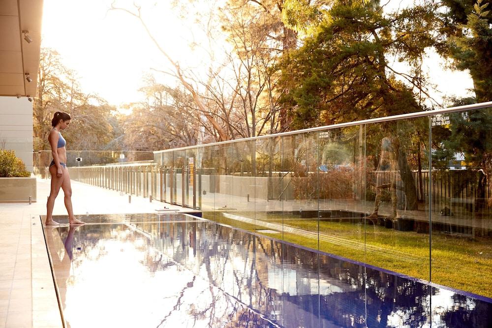 Knightsbridge Canberra Infinity Pool