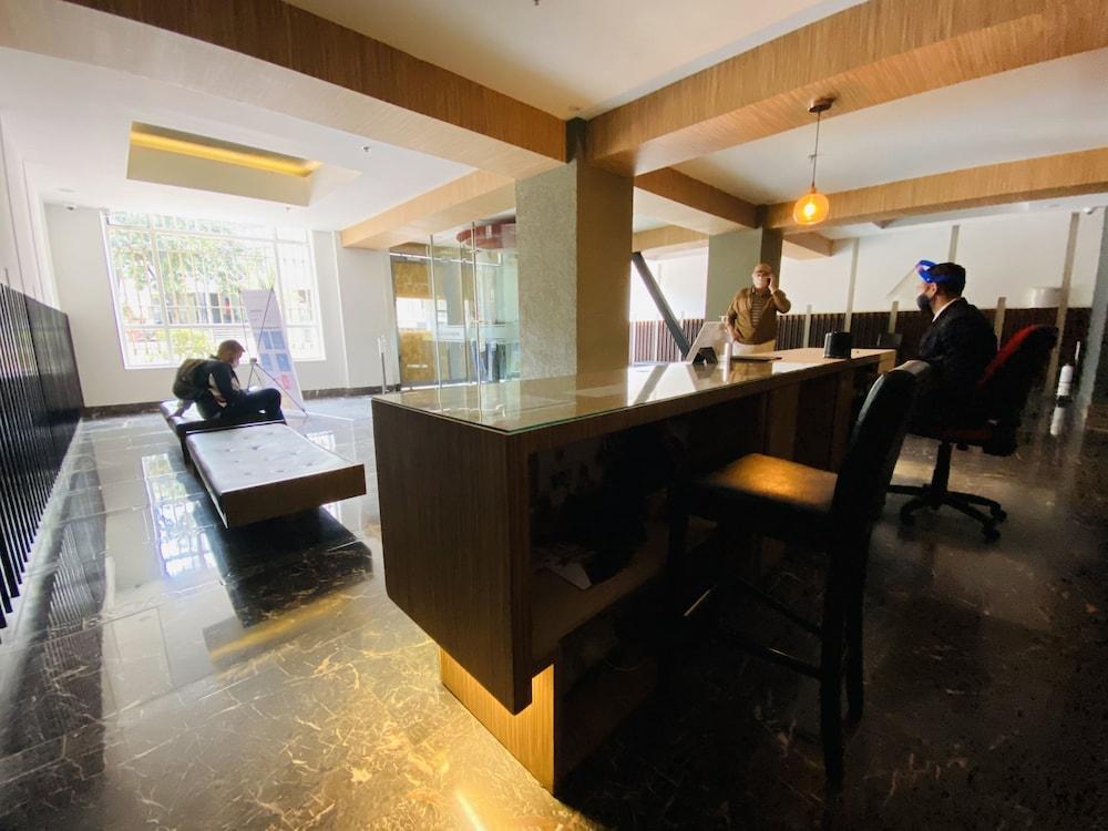 Aparta Suite Continental Bogotá Reception