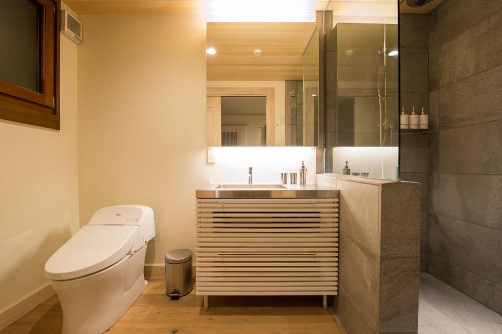 Koho Bathroom