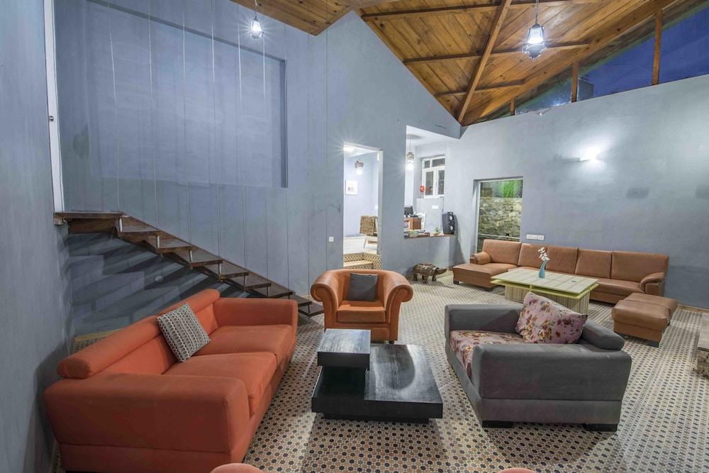 Seclude Ramgarh, Cliff's Edge Lobby Sitting Area