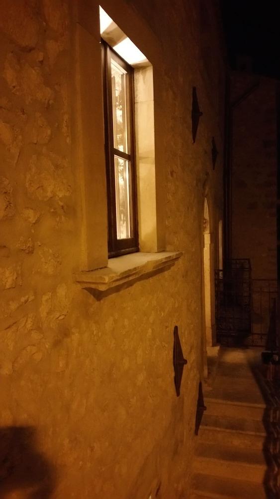 Charme in Perillis Exterior