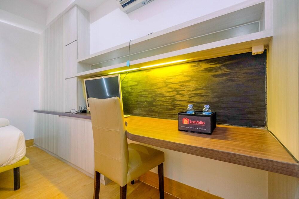 Modern Style Studio Apartment at Azalea Suites with City View Interior